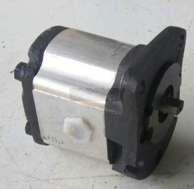 Pompe hydraulique pour Kubota b1750, gravage gpo120l